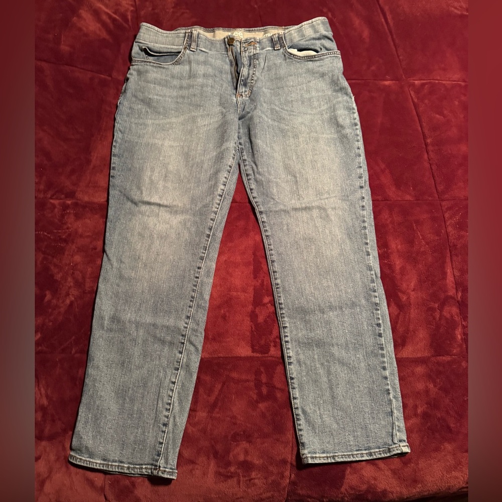 Lee. Jeans straight taper.  38x32.